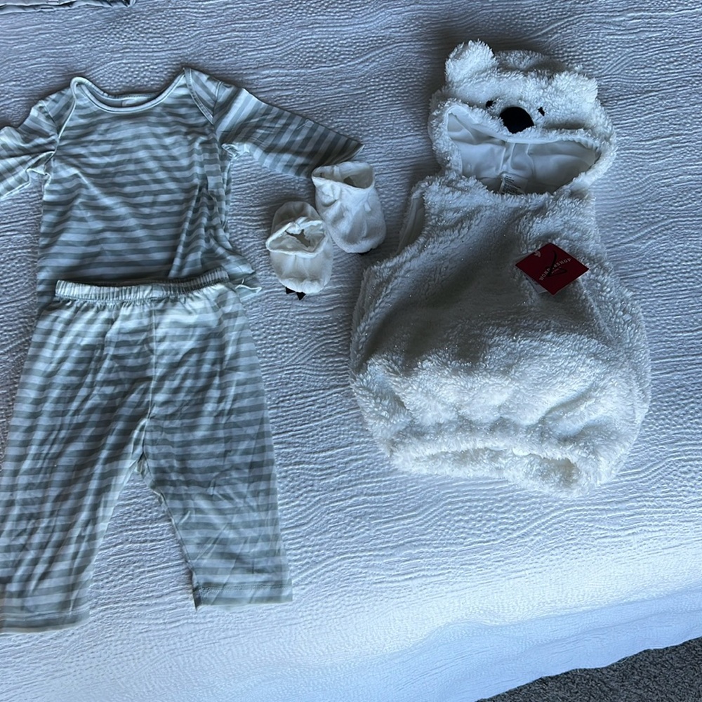 NWT! Polar Bear Outfit: 0-6M Gender Neutral